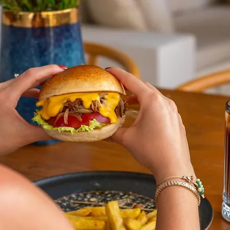 Hatica By Fora Alacati מלון *