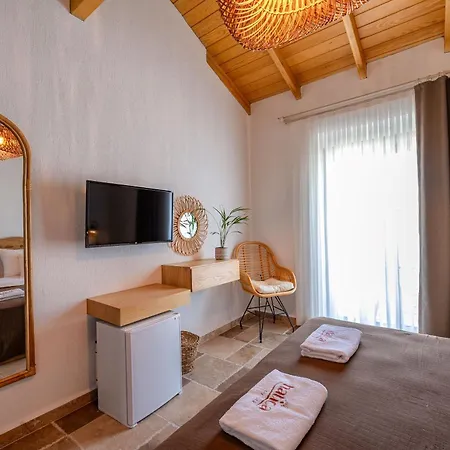 Hatica By Fora Alacati מלון