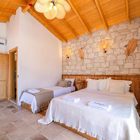 Hatica By Fora Alacati מלון