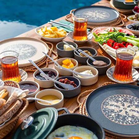 Hatica By Fora Alacati מלון